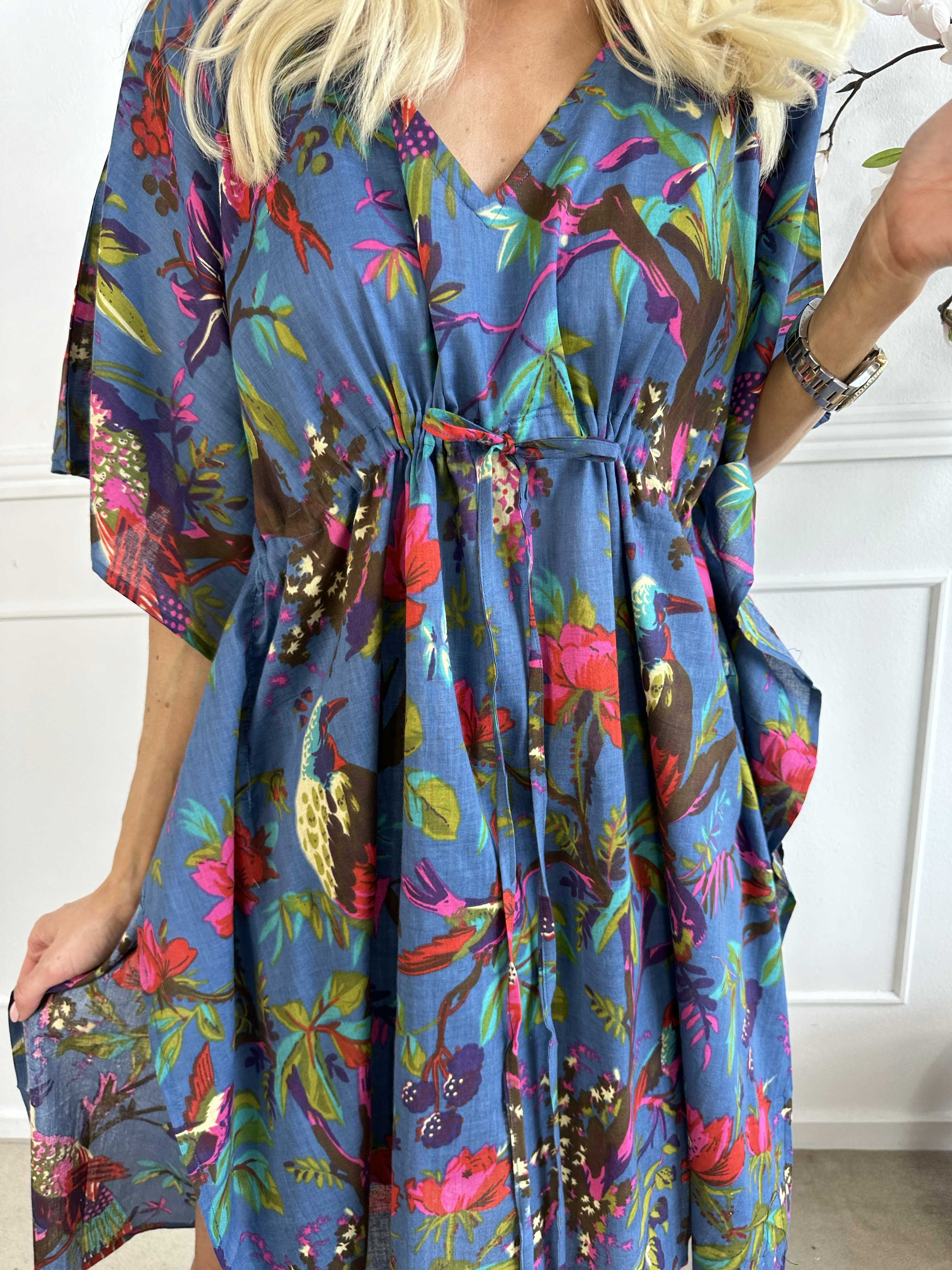 Xenia - Sød blomstret tunika med bindebånd i taljen